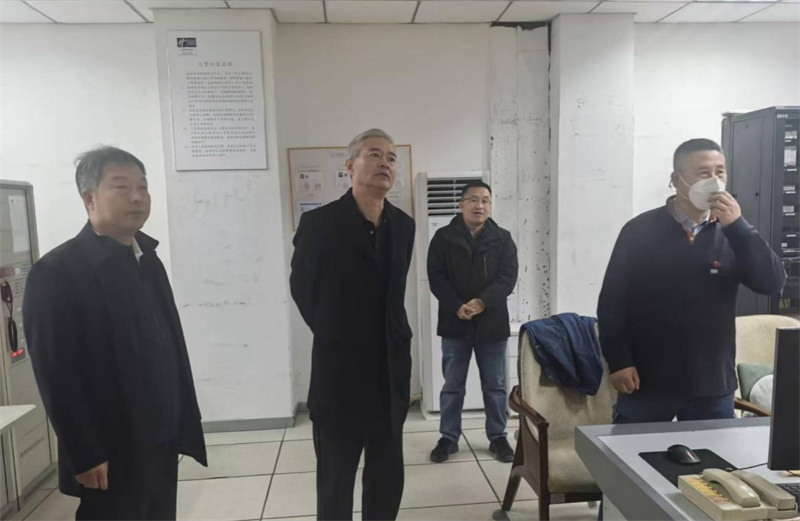 俞向前到人民大廈智選假日酒店檢查安全生產(chǎn)工作