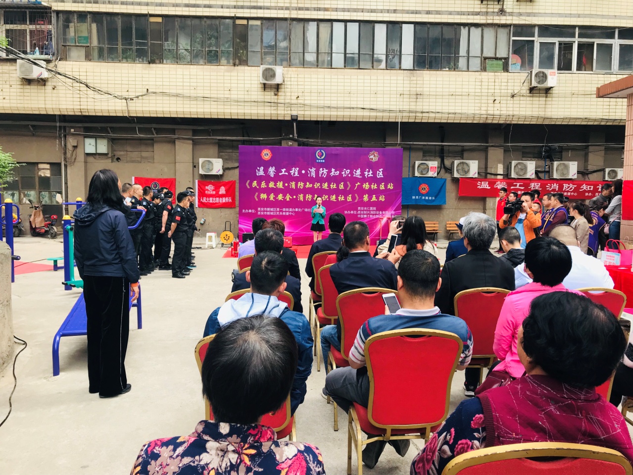 人民大廈聯(lián)合廣場社區(qū)組織消防知識進(jìn)社區(qū)宣傳活動