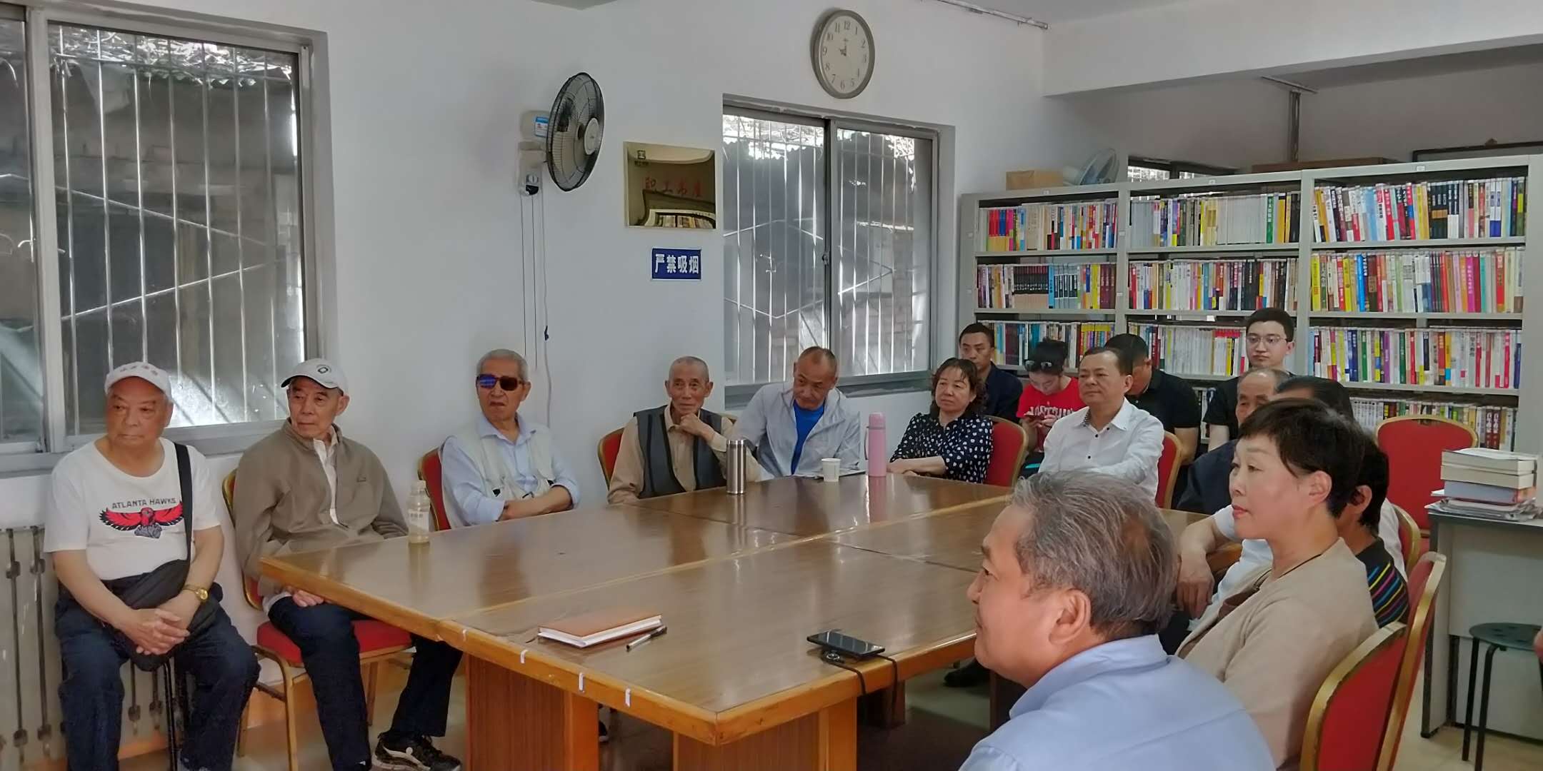 人民大廈離退休（離崗）黨支部召開老黨員集中學(xué)習(xí)會